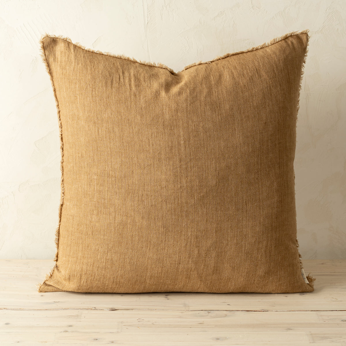 Full front view of the Lina linen pillow featuring a natural raw-edge fringe detail.