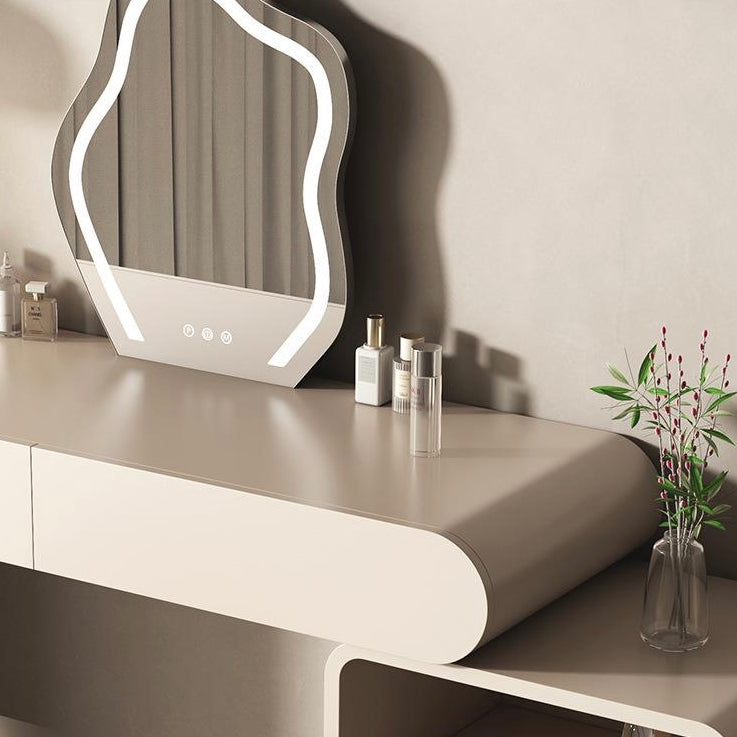 Cloud-shaped three-colour dimmable touch mirror on the vanity desk