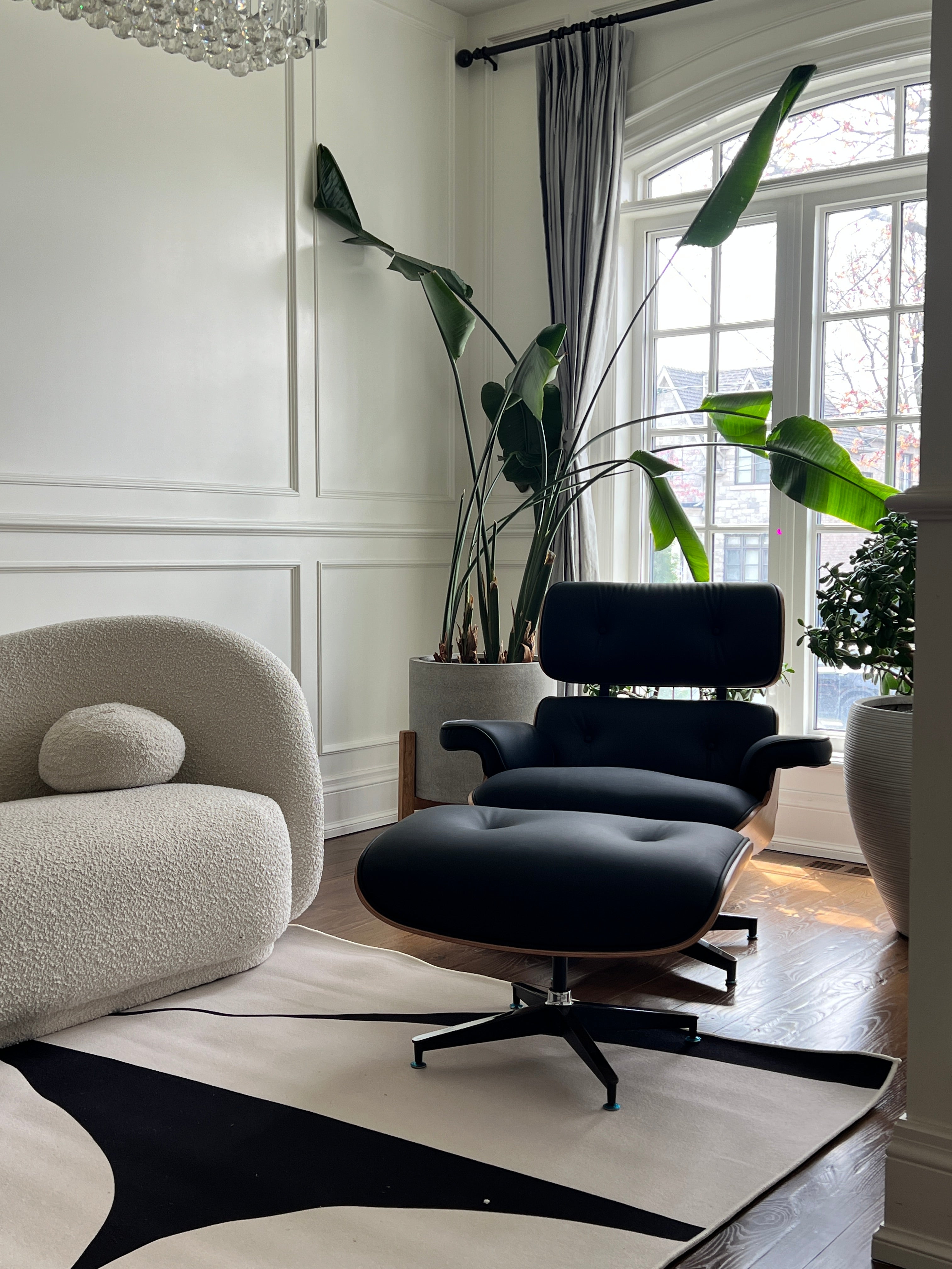 Eames Lounge Chair with Ottoman - Iconic Mid-Century Modern Design